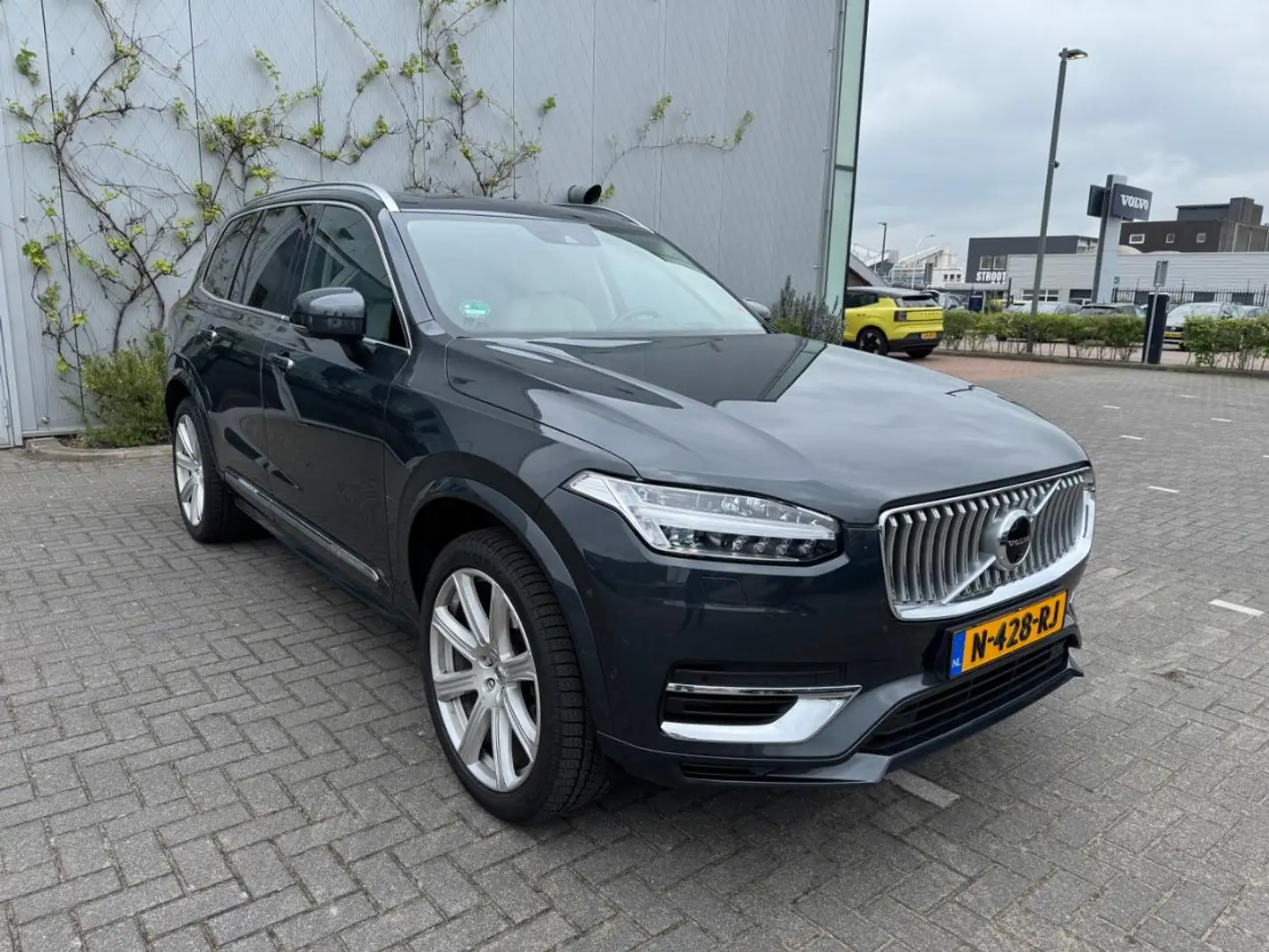 Volvo XC90 2.0 T8 Recharge AWD Inscription Exclusive | Adapti Grijs - 2