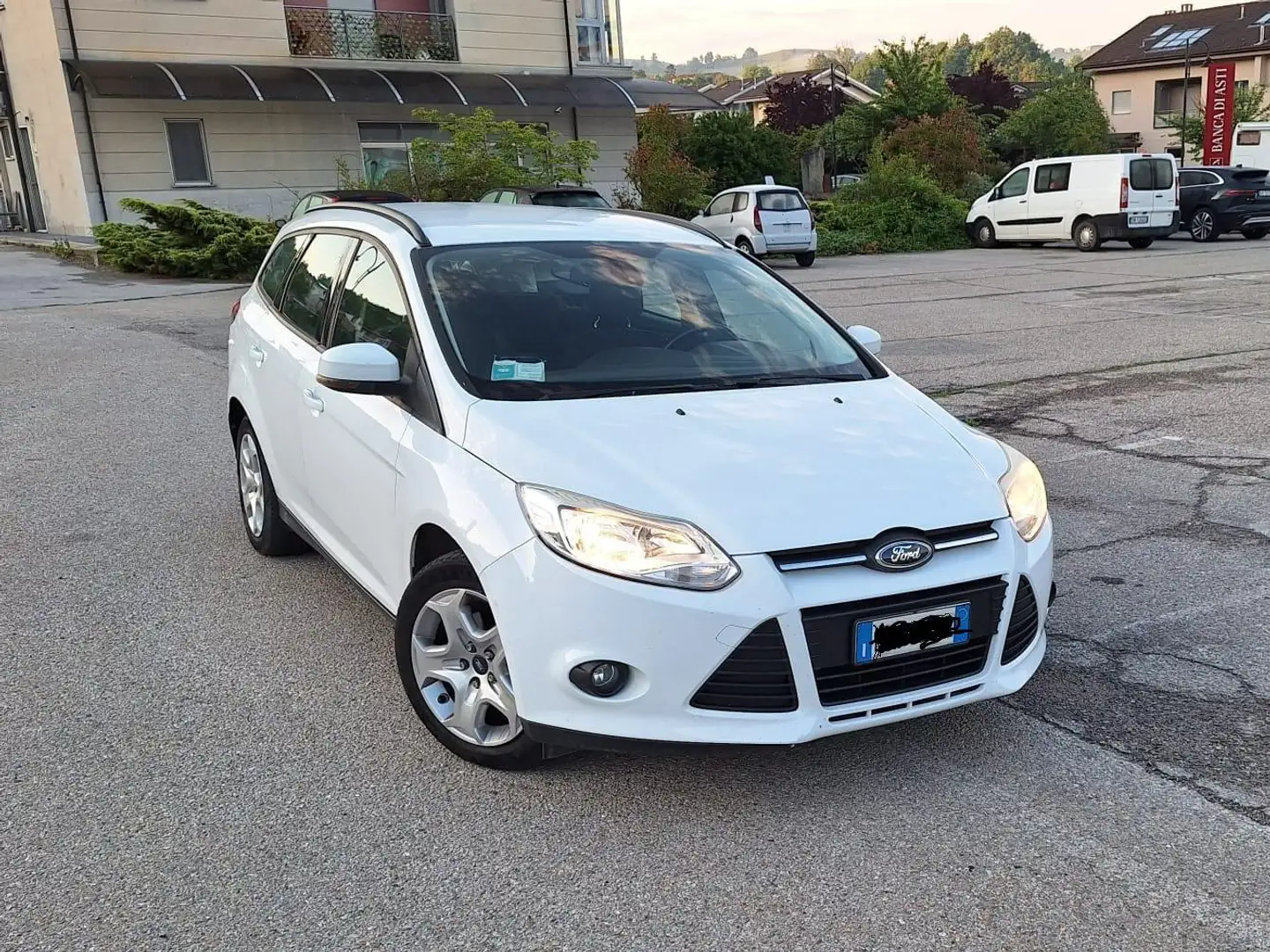 Ford Focus Focus III SW 1.6 tdci Plus 95cv Bianco - 1