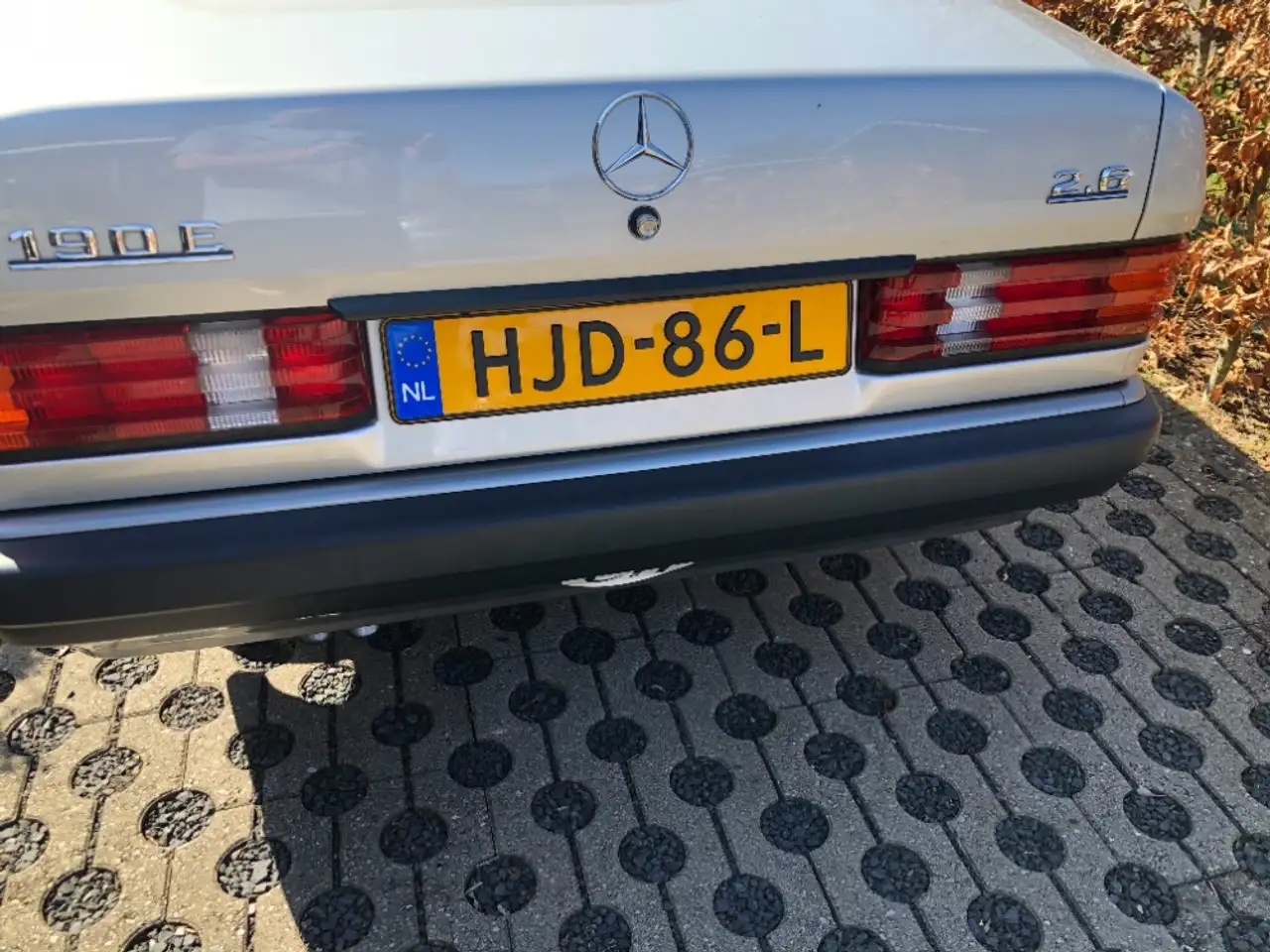 Mercedes-Benz 190 2.6 E, automaat, 6 cilinder, origineel elektrisch dak, airco, Sportline bekleding, elektrische ramen voor., foto 2