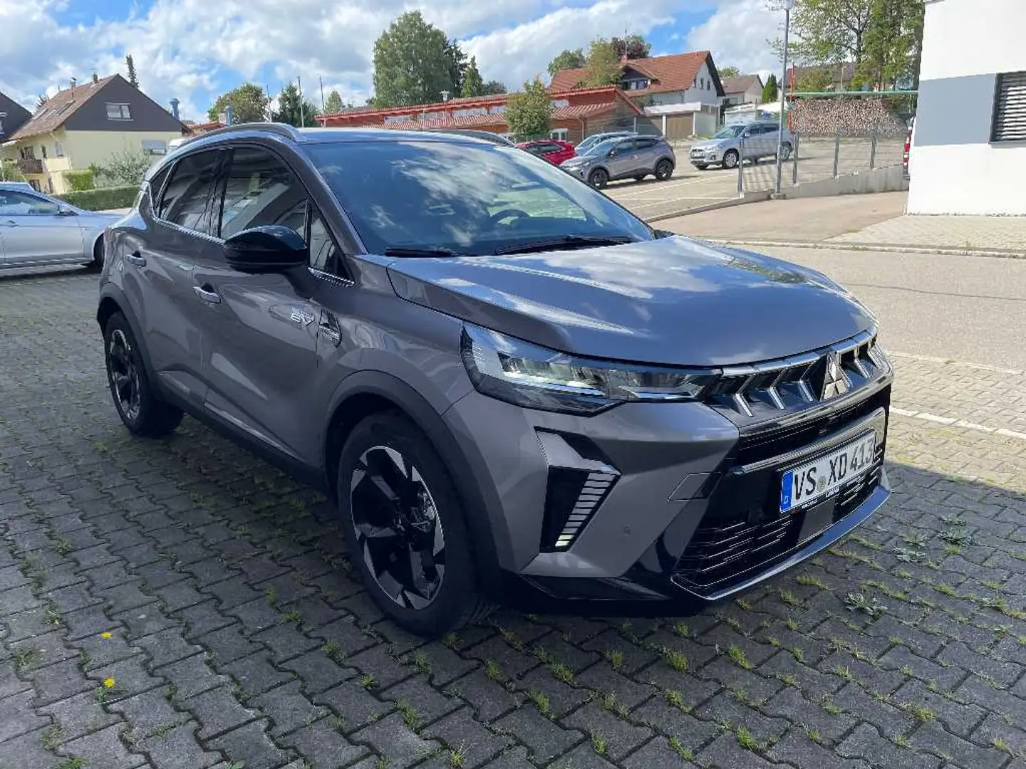 Mitsubishi ASX PLUS 1.3 T-Benziner 6-Gang Grau - 1