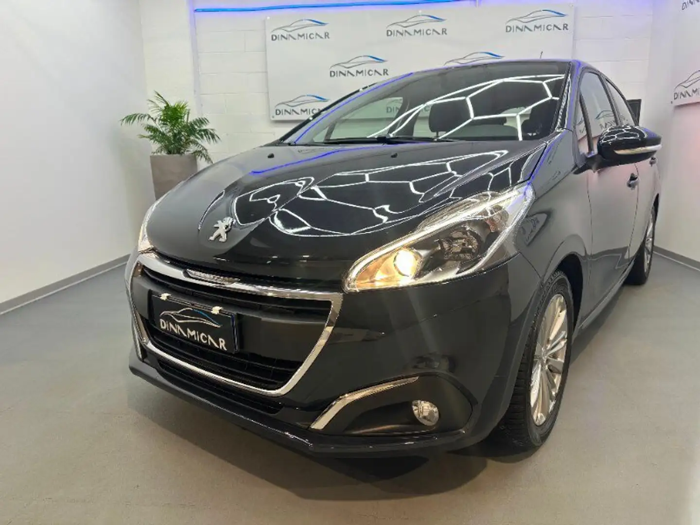 Peugeot 208 PureTech 82 Stop&Start 5 porte Active Grau - 1