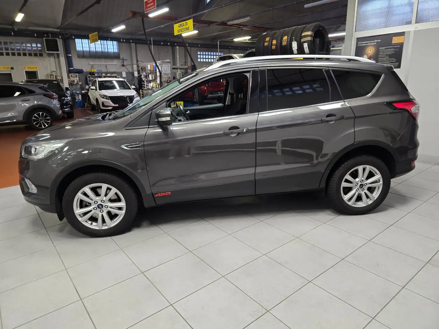 Ford Kuga 2.0 tdci ST-Line s&s awd 150cv powershift Gris - 2