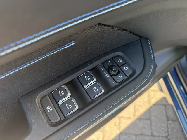 Lynk & Co 01 view 3