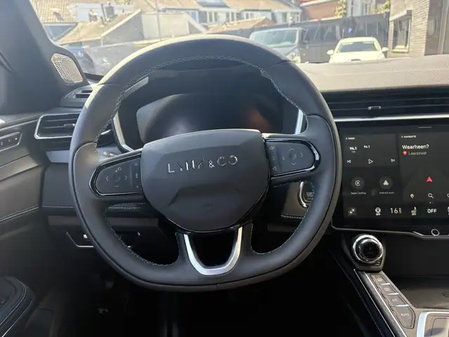 Lynk & Co 01 view 16