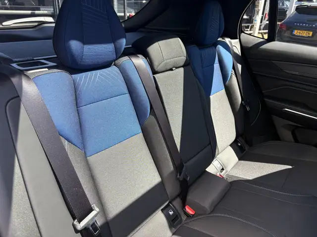 Lynk & Co 01 view 13