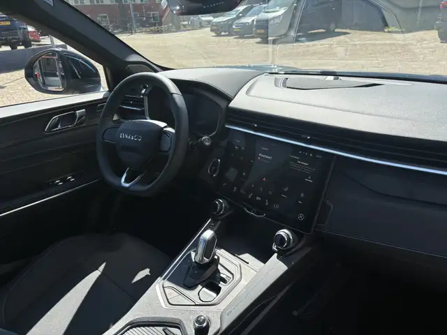 Lynk & Co 01 view 15