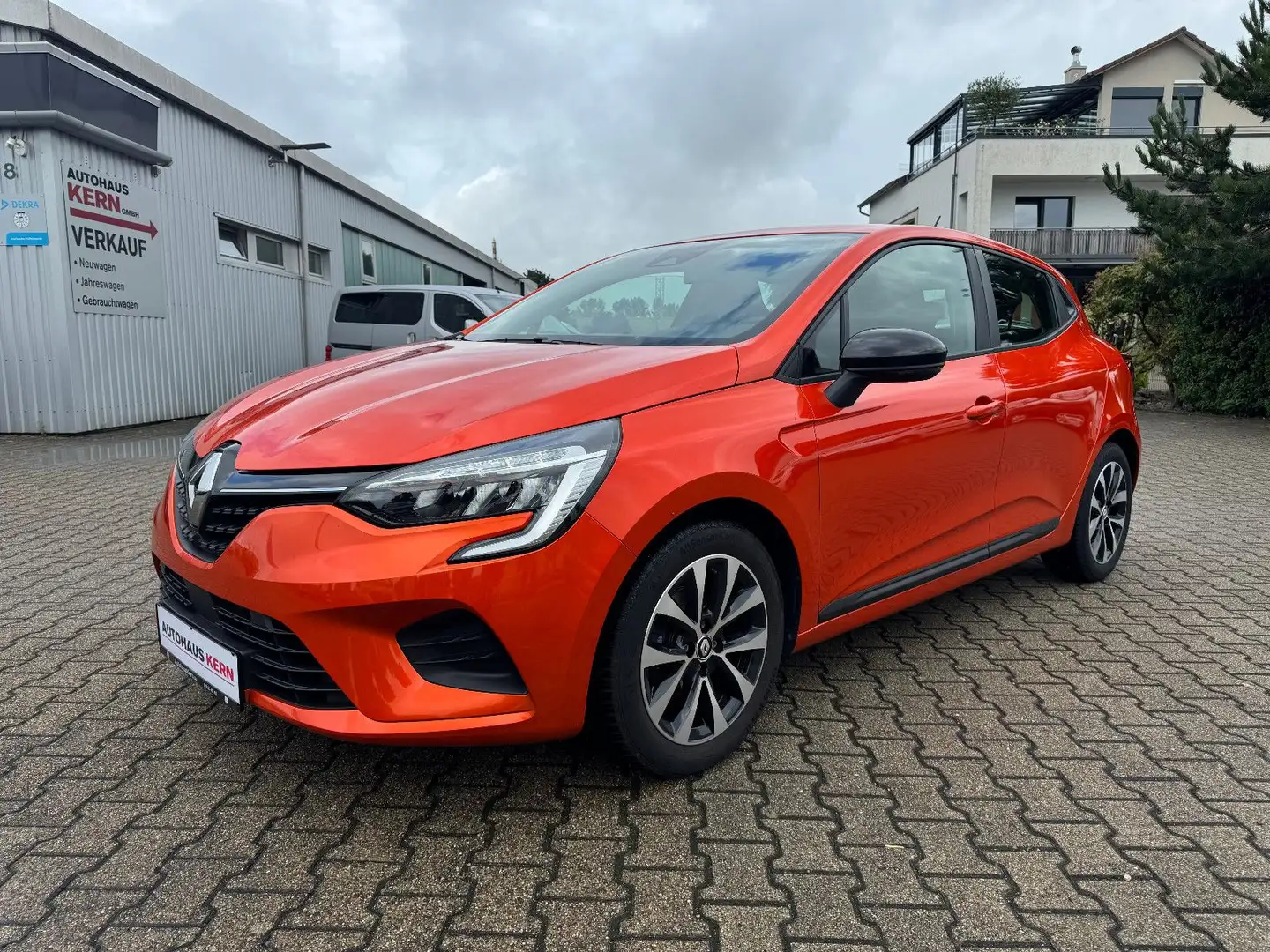 Renault Clio 1.0 TCe90 Equilibre "Navi, AHK" Orange - 1