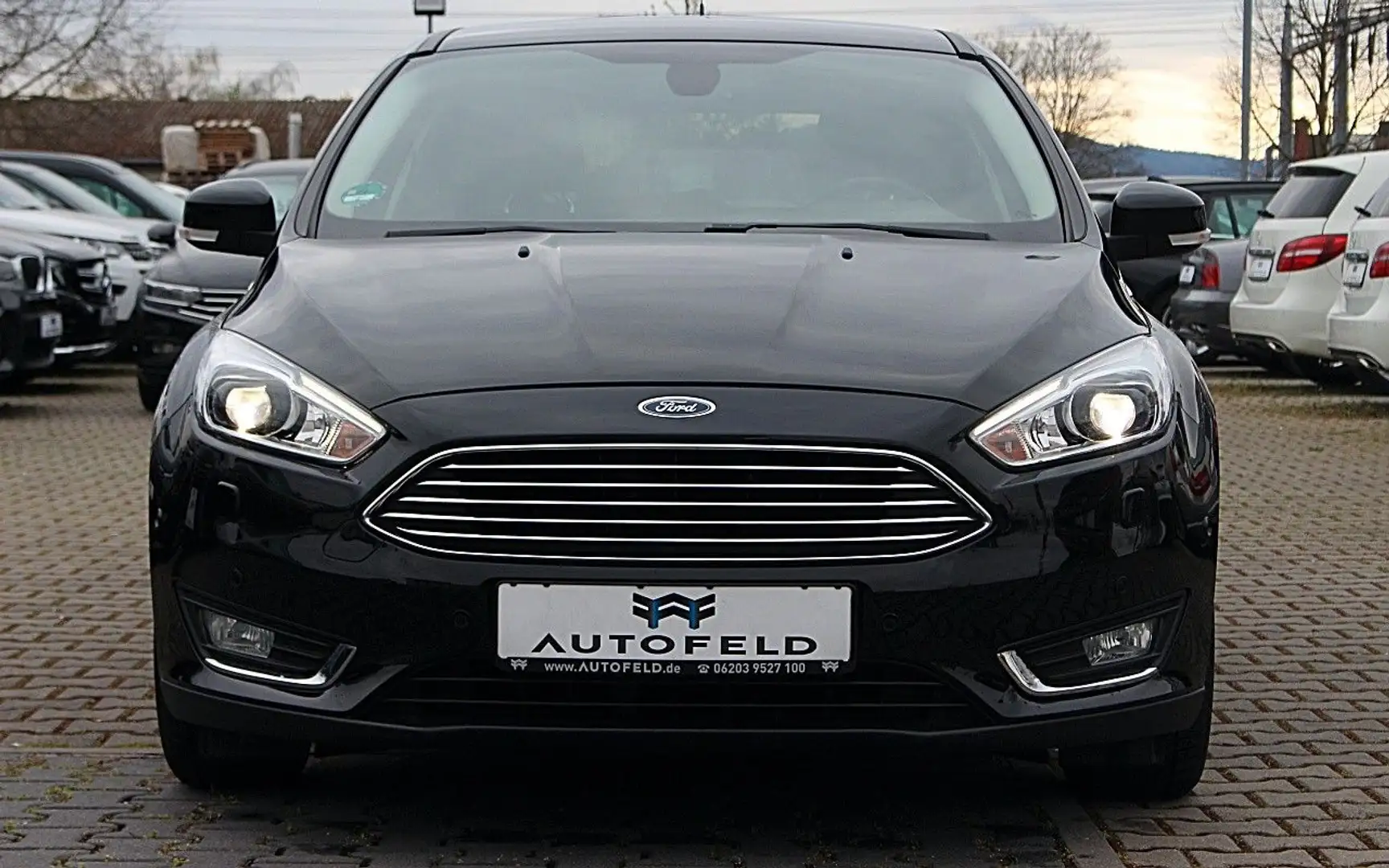 Ford Focus 1,5/VOLL SHEFT/NAVI/BI XENON/CARPLAY/TEMP/ Zwart - 2