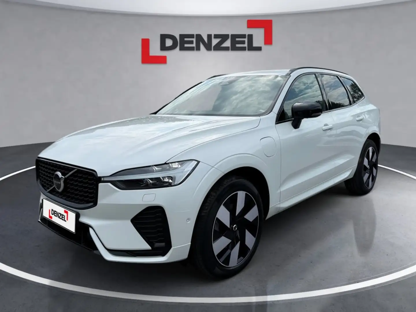Volvo XC60 T6 AWD Recharge PHEV Ultimate Dark Geartronic Weiß - 1