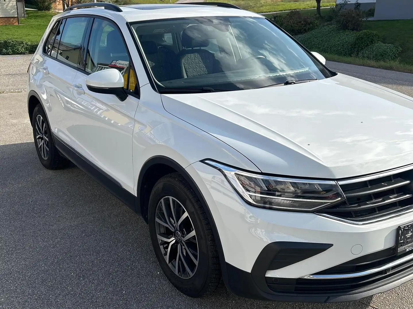 Volkswagen Tiguan Life Weiß - 2
