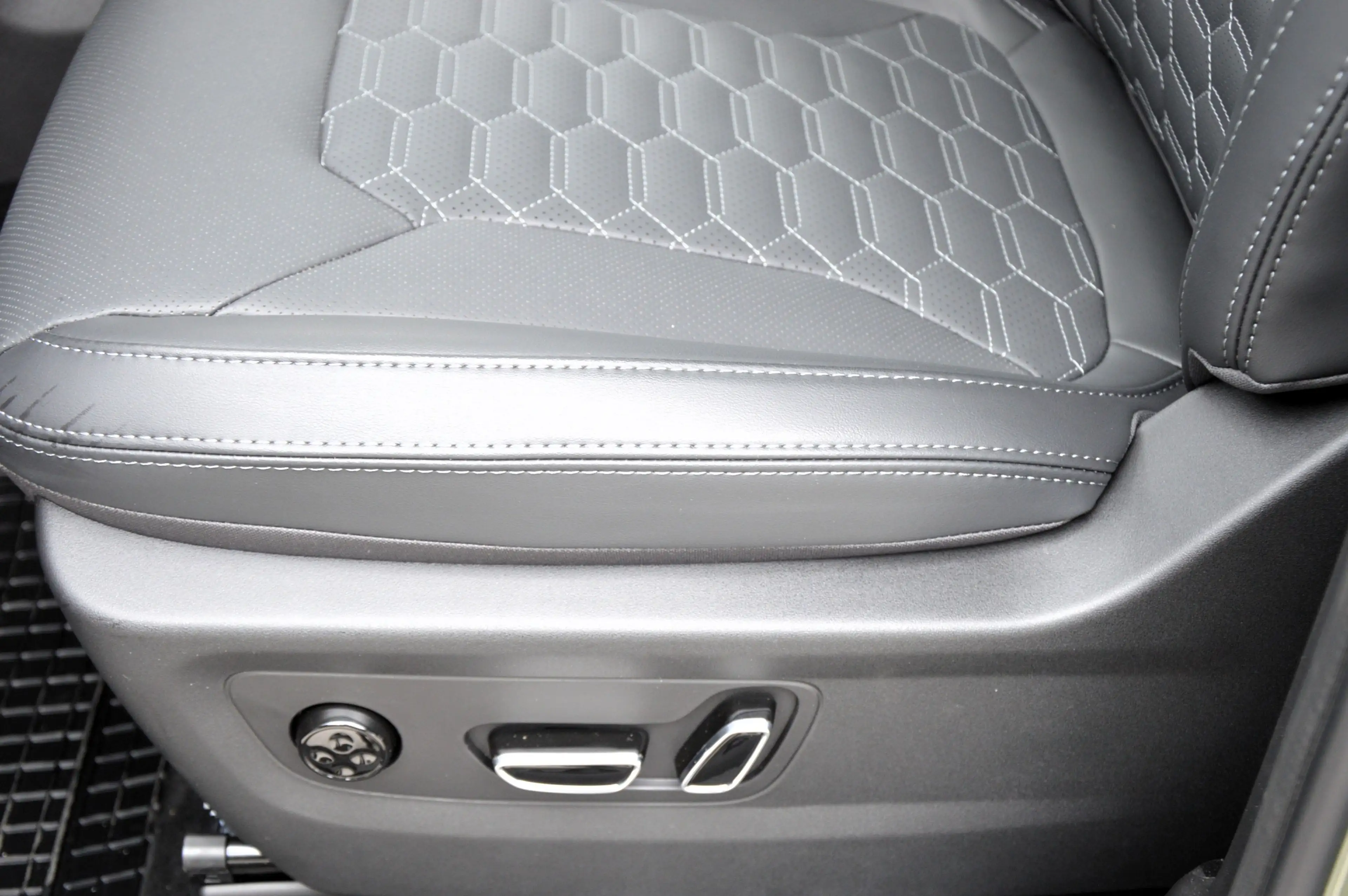 BAW 212 212 Die Offroadlegende endlich auch in Europa! — photo 11