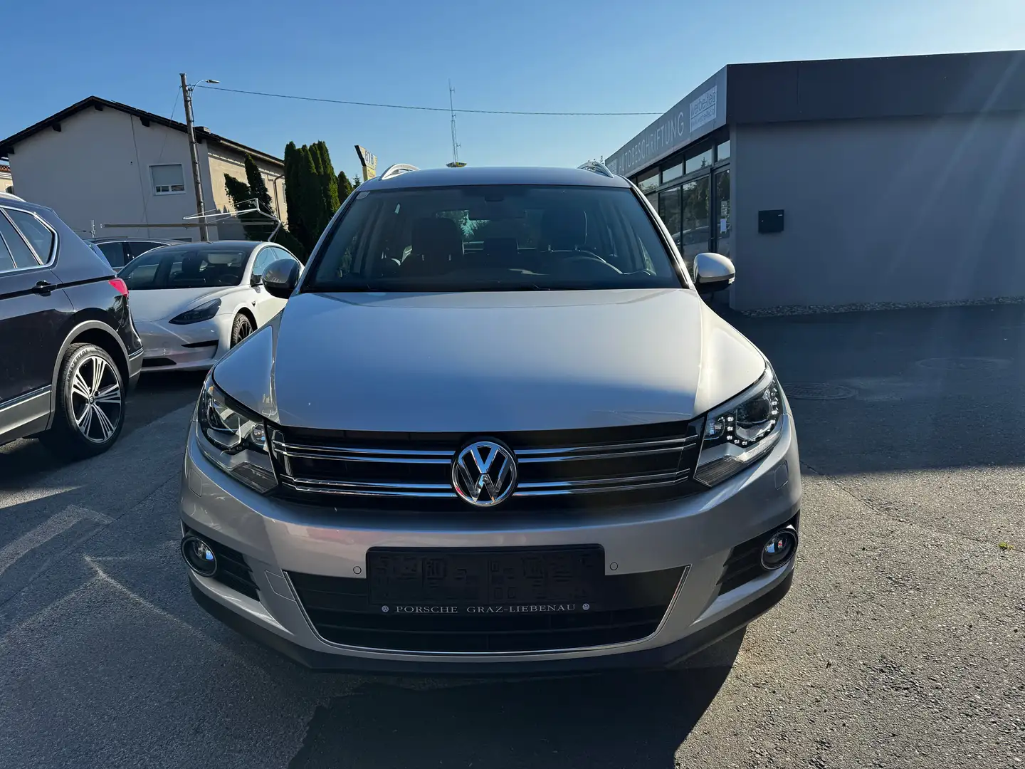 Volkswagen Tiguan 2,0 TDI Lounge BMT *Wenig KM; Scheckheftgepflegt* Zilver - 2