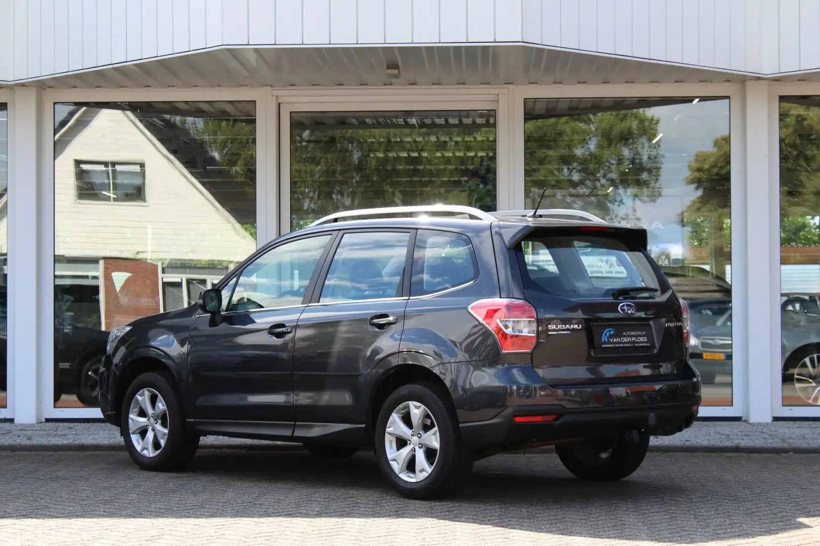 Subaru Forester 2.0 CVT Luxury | Trekhaak | Cruise control | Grau - 2