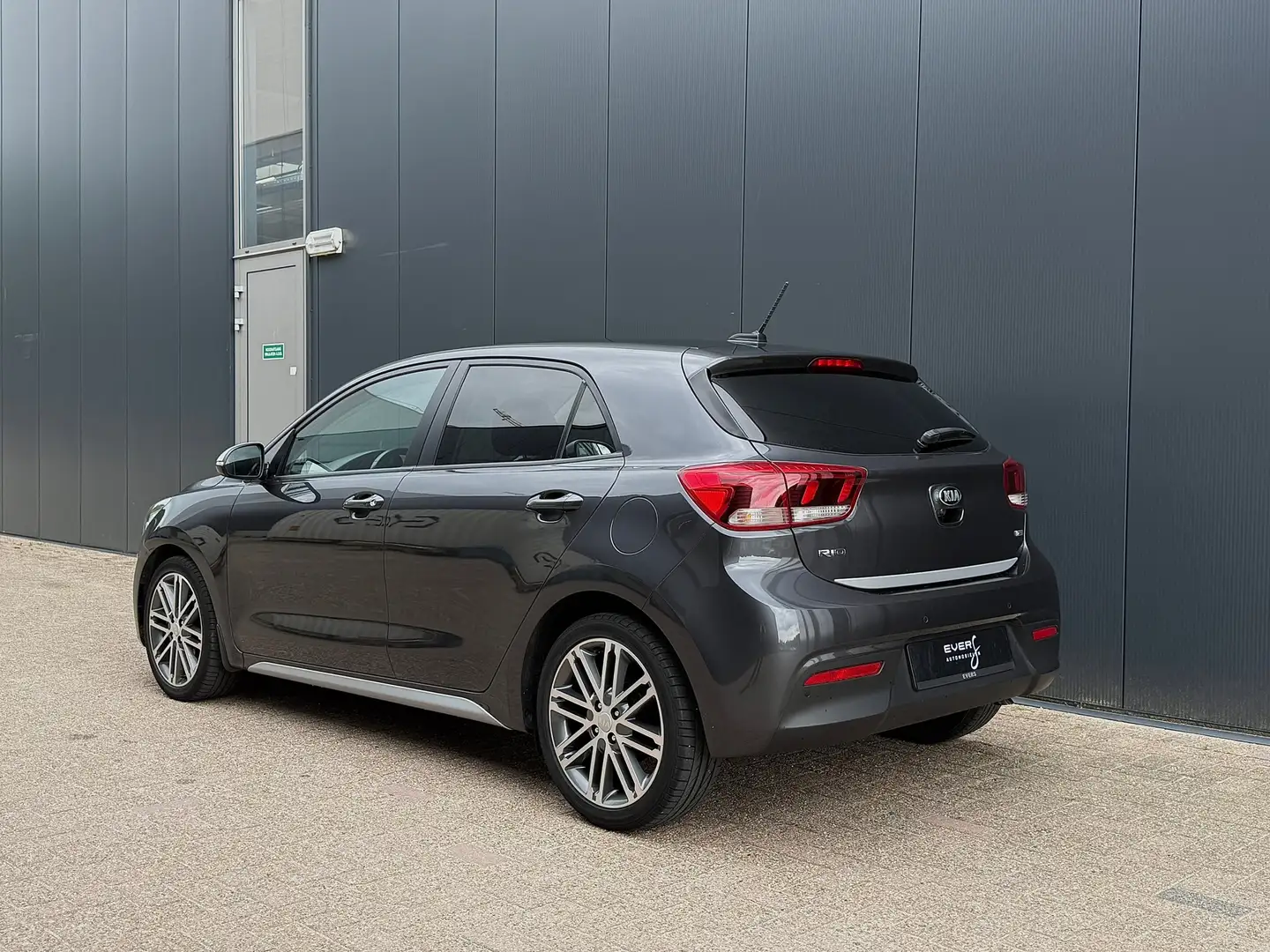 Kia Rio 1.0 TGDI First Edition, Sport/edition, Lane Assist Grijs - 2