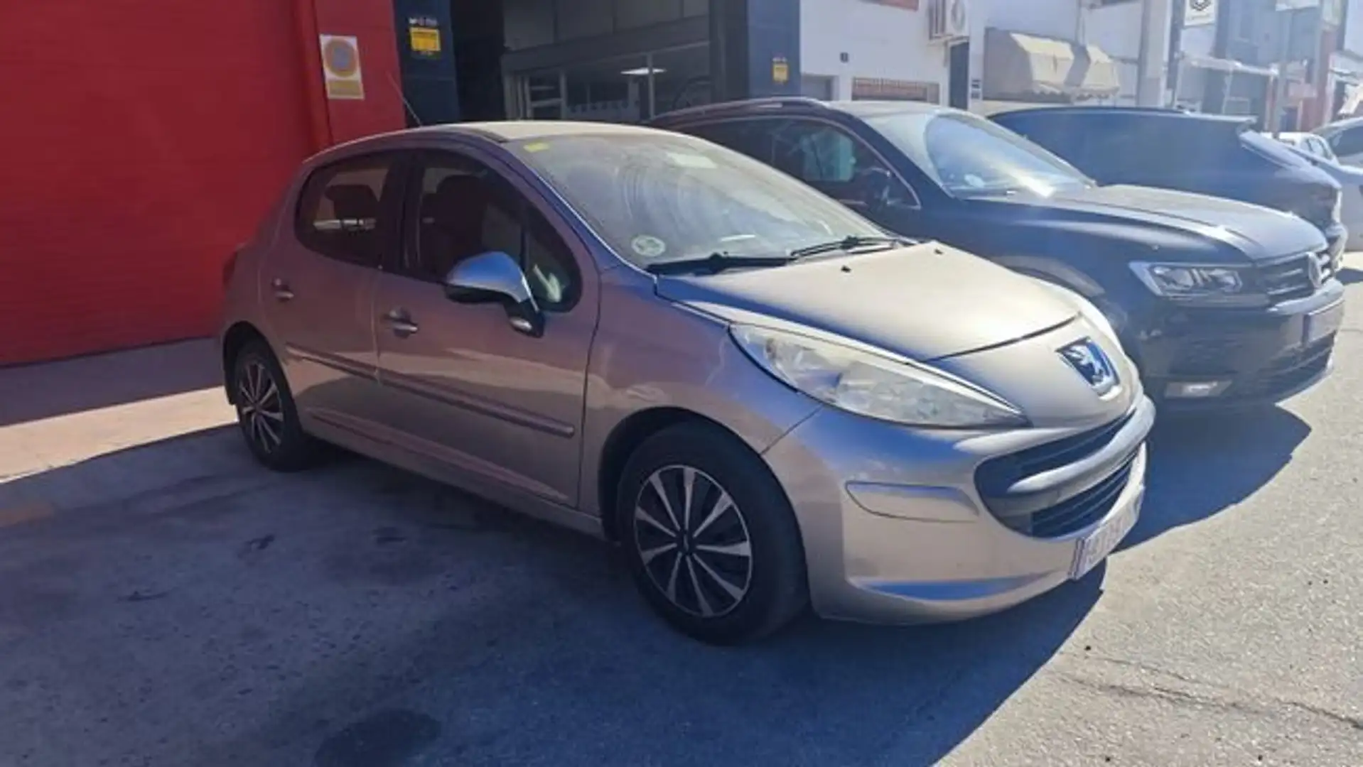 Peugeot 207 1.6HDI Confort Zilver - 1