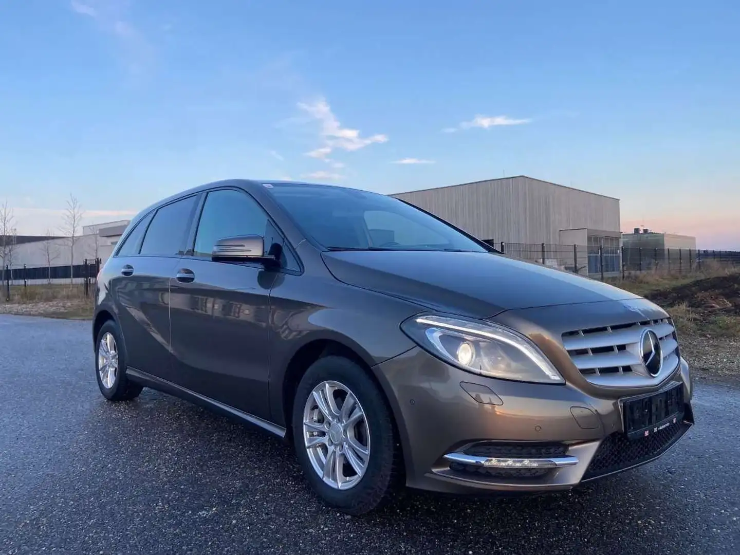 Mercedes-Benz B 180 B 180 CDI A-Edition Aut. A-Edition Braun - 2