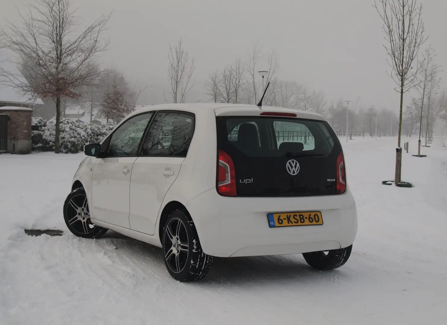Volkswagen up! 1.0 move up! BlueMotion | NL-auto | Bluetooth | El Weiß - 2