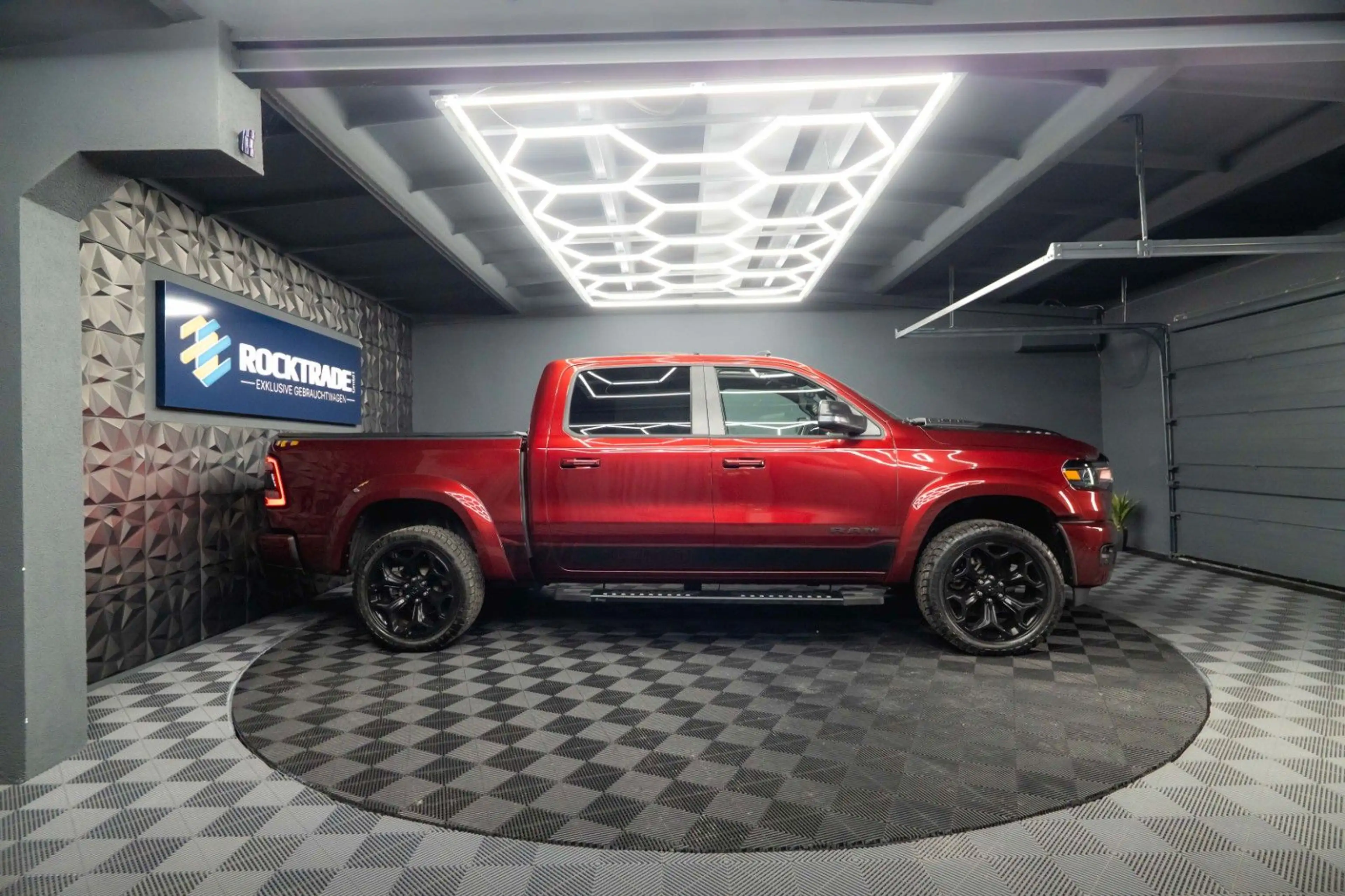 Dodge RAM 5.7 V8 HEMI 4x4 LIMITED NightEdition Offroad — photo 15