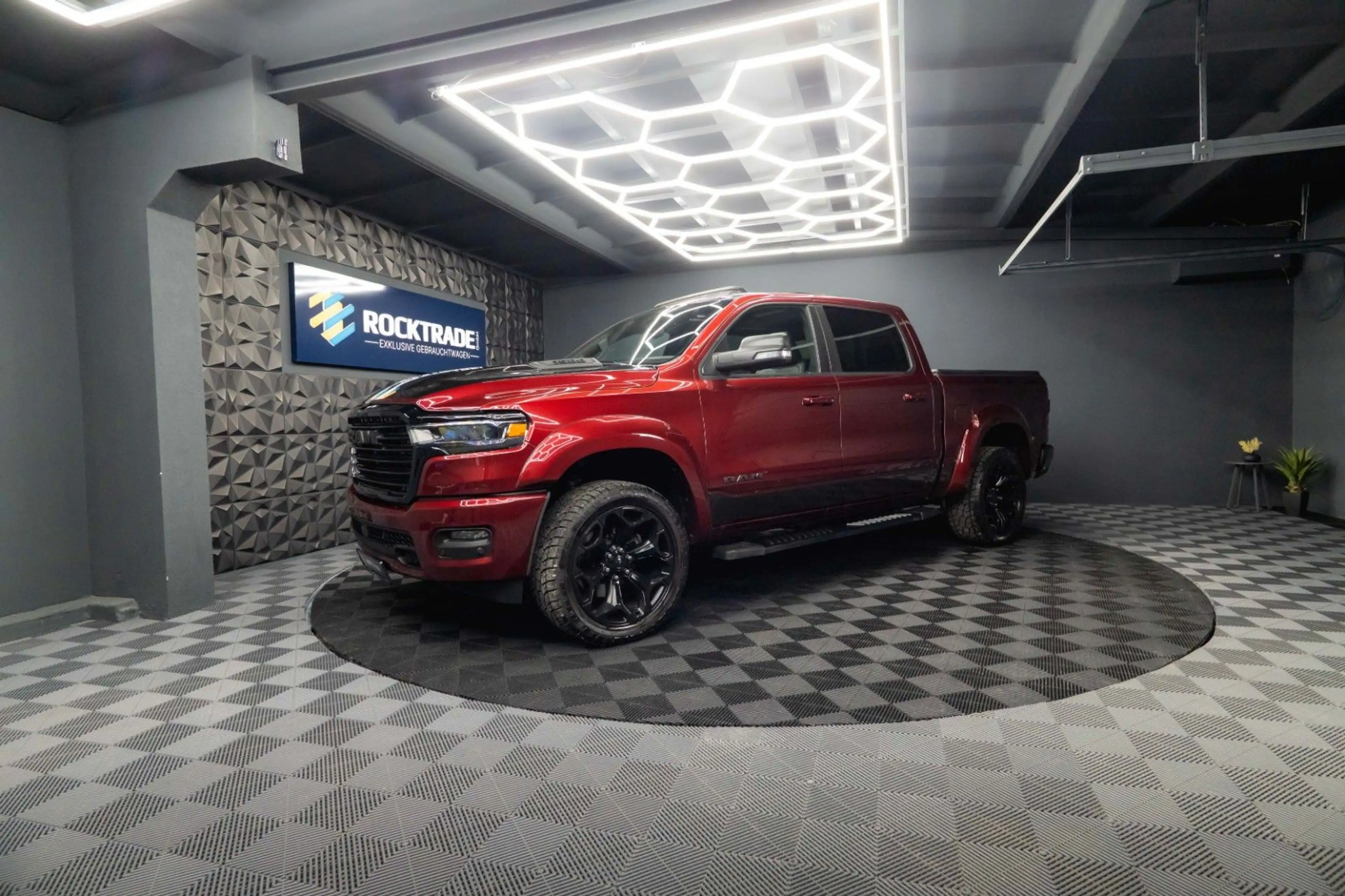 Dodge RAM 5.7 V8 HEMI 4x4 LIMITED NightEdition Offroad — photo 9