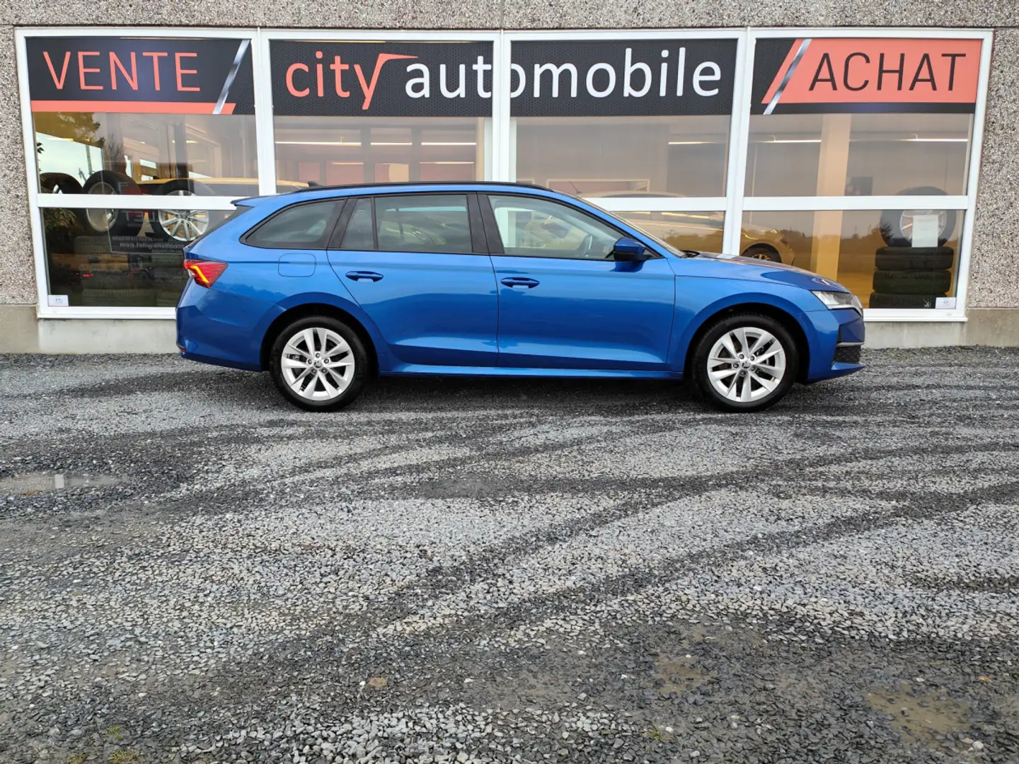 Skoda Octavia 2.0 CR TDI DSG CAMERA GPS CARPLAY SIEGES CHAUFFANT Bleu - 2