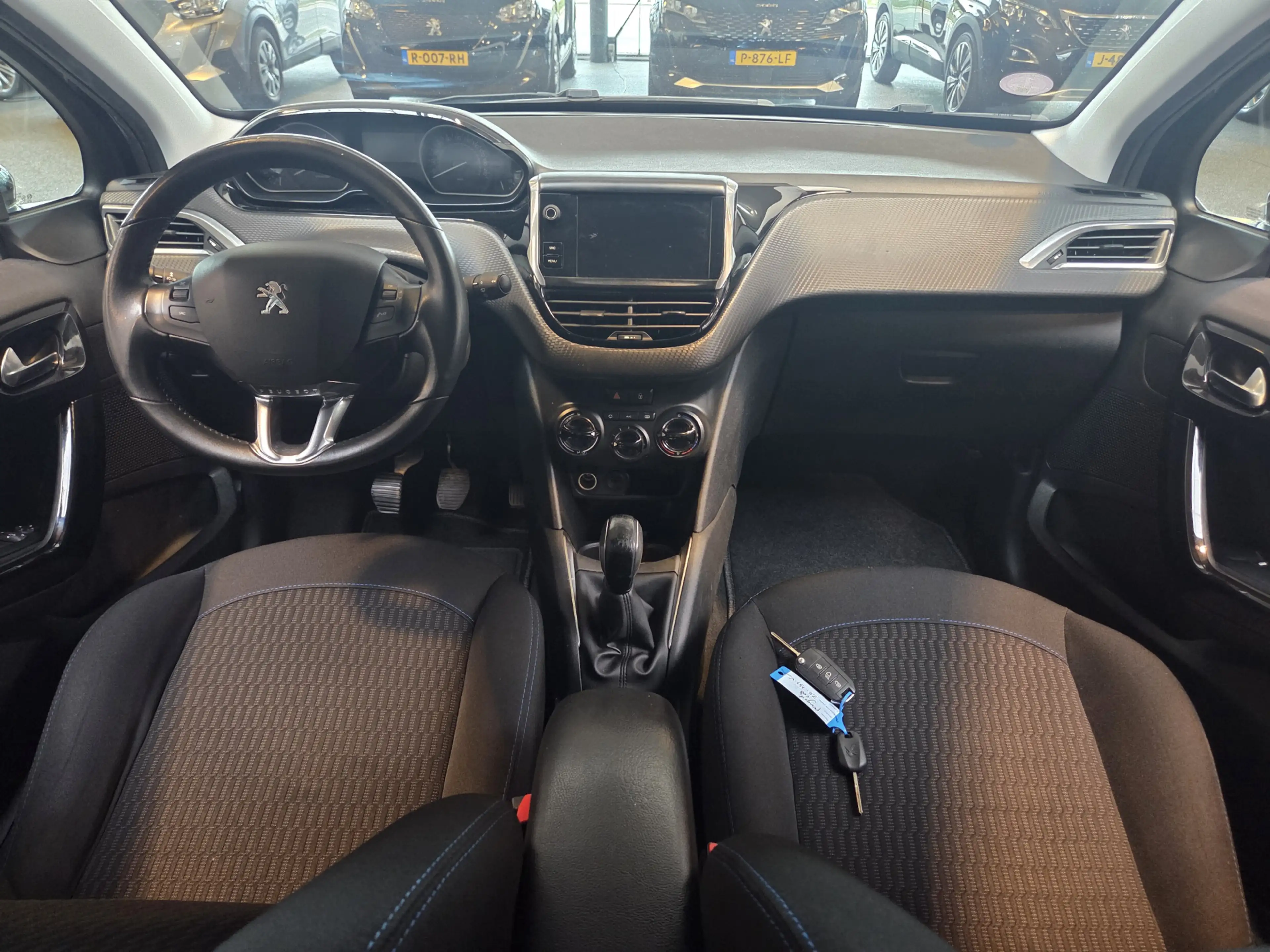 Peugeot 208 1.2 PureTech Signature / Recent nieuwe distributie — photo 15