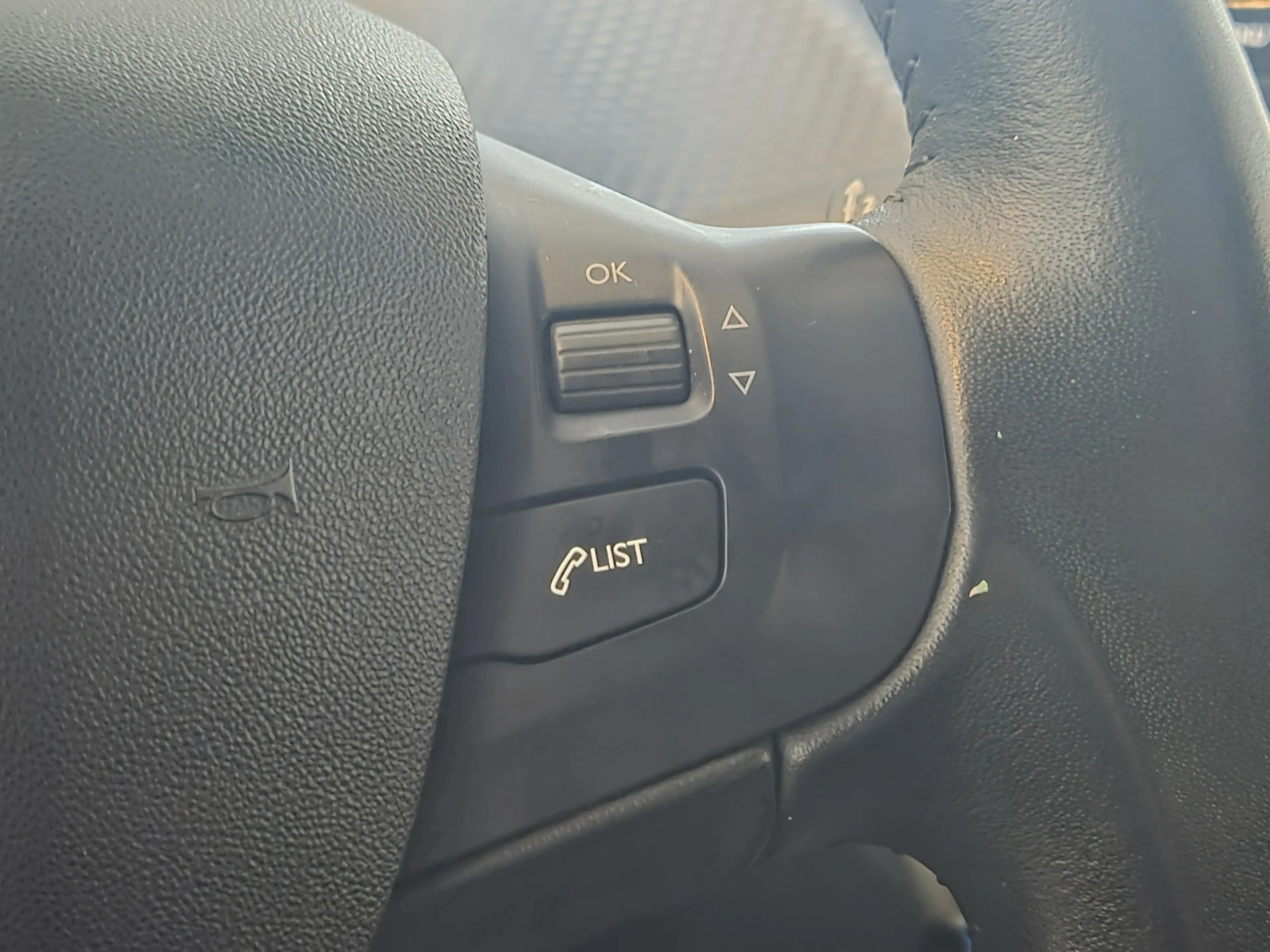 Peugeot 208 1.2 PureTech Signature / Recent nieuwe distributie — photo 23