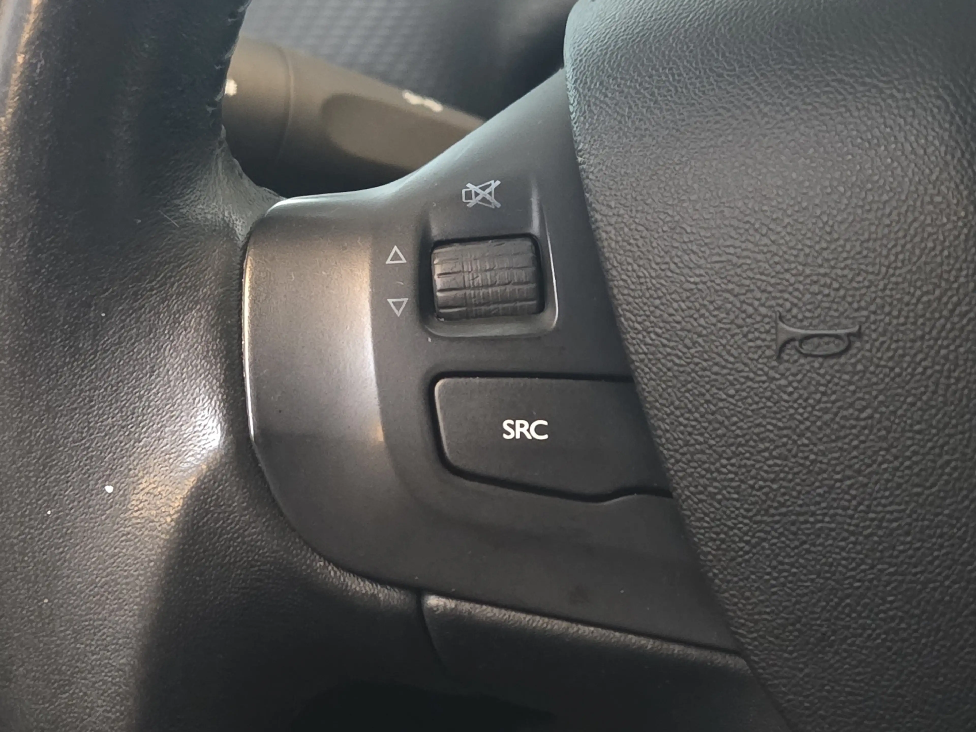 Peugeot 208 1.2 PureTech Signature / Recent nieuwe distributie — photo 22