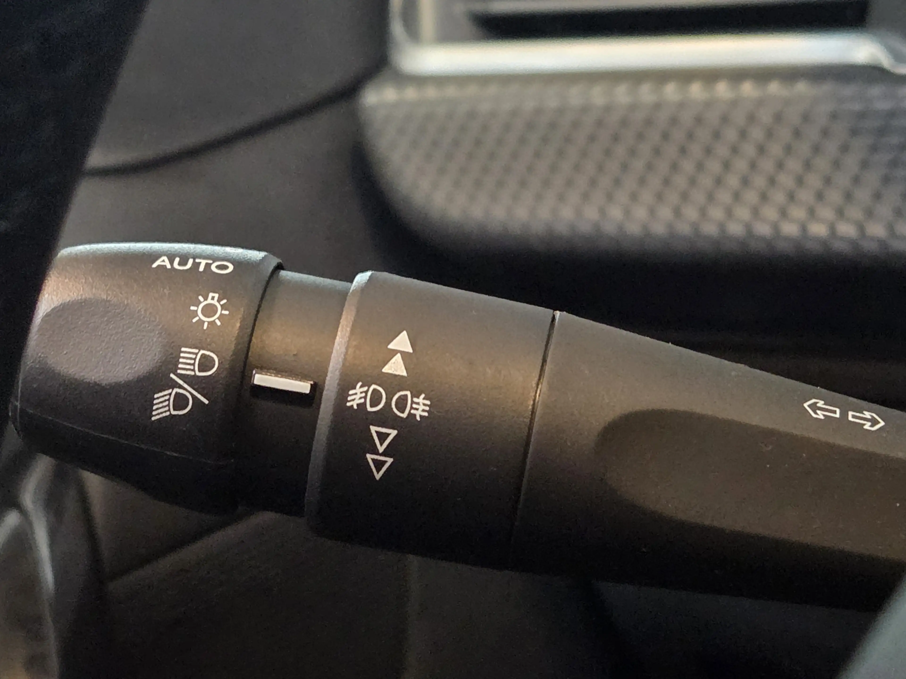 Peugeot 208 1.2 PureTech Signature / Recent nieuwe distributie — photo 24