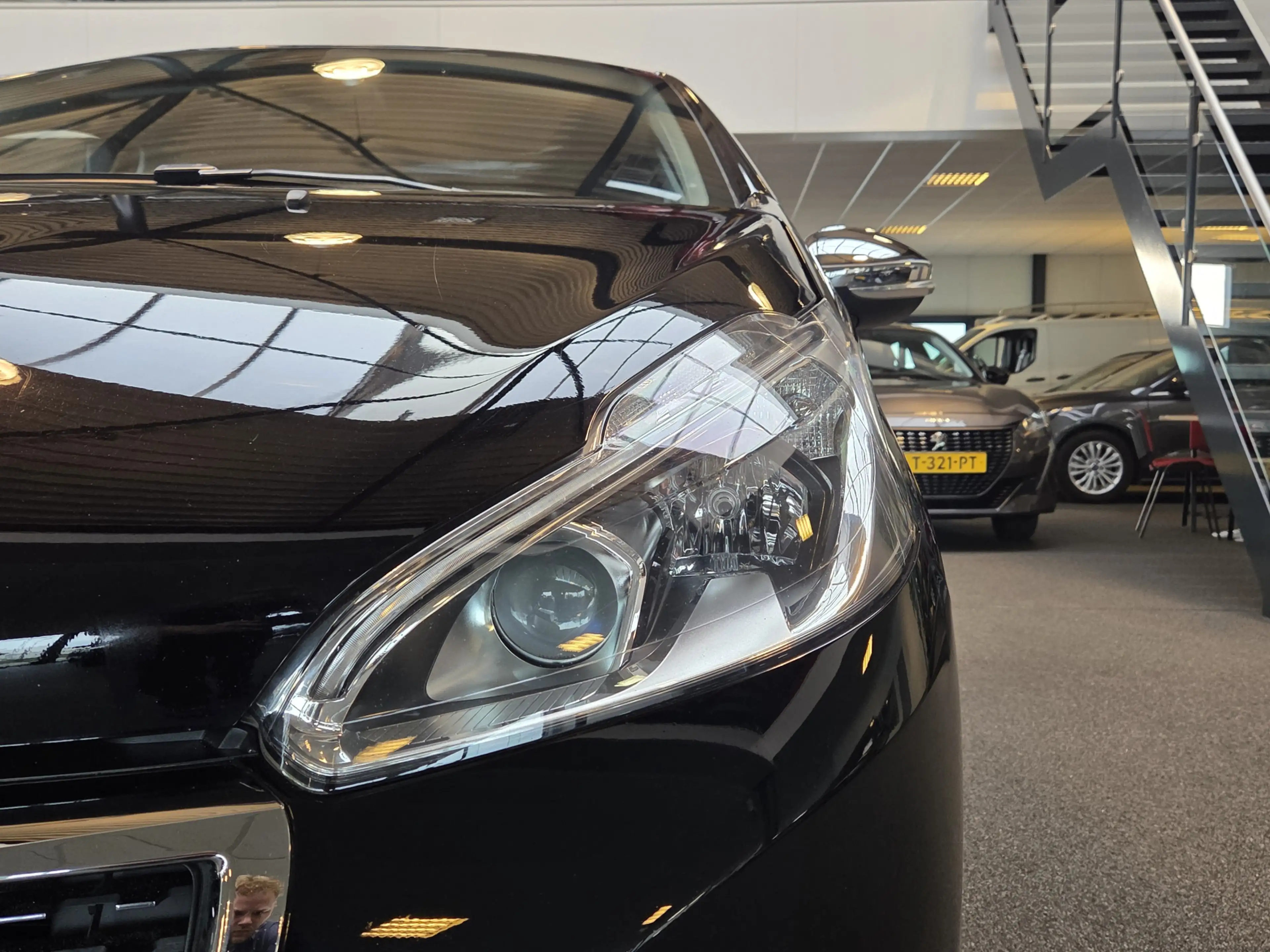 Peugeot 208 1.2 PureTech Signature / Recent nieuwe distributie — photo 9