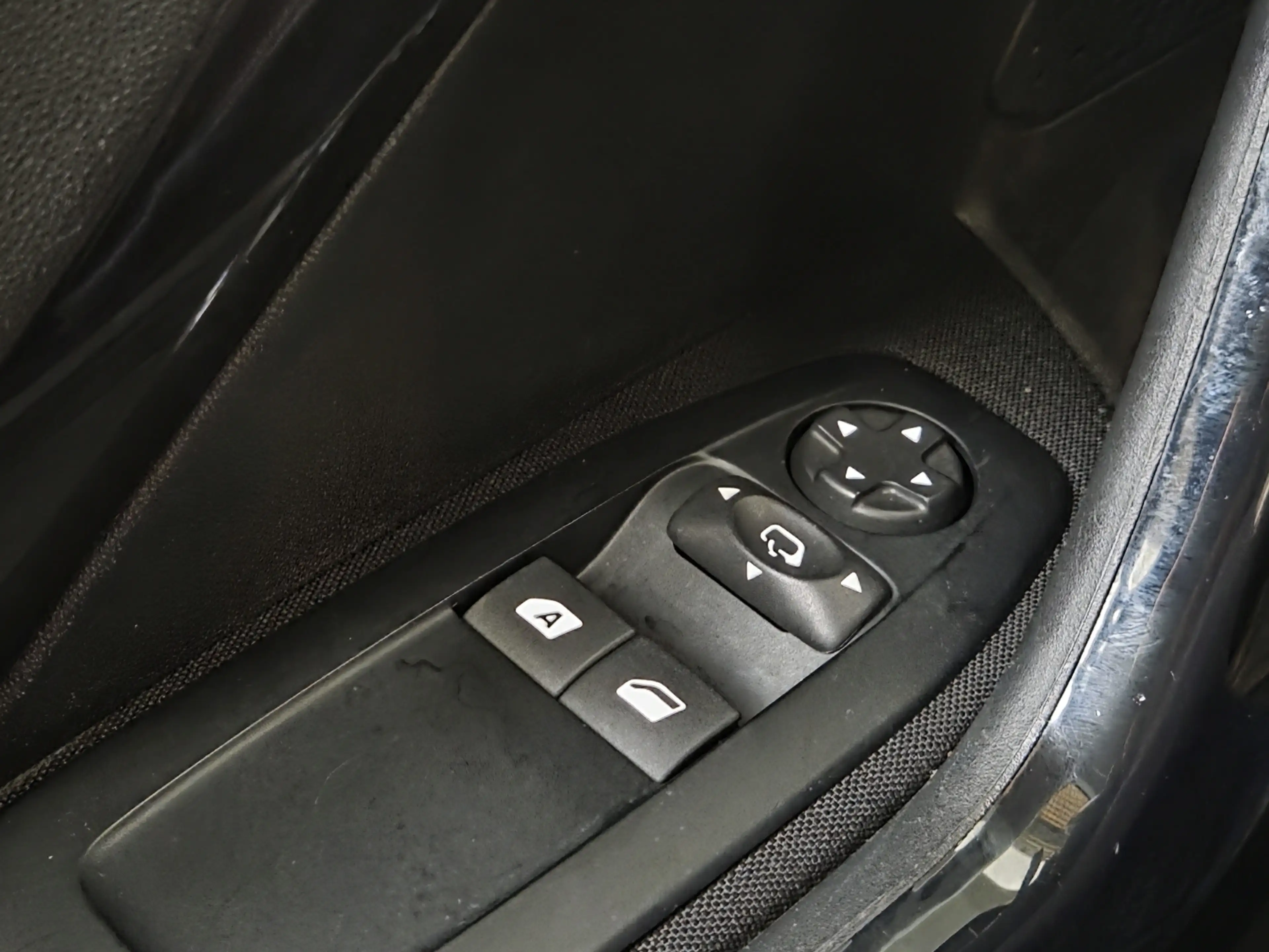 Peugeot 208 1.2 PureTech Signature / Recent nieuwe distributie — photo 19