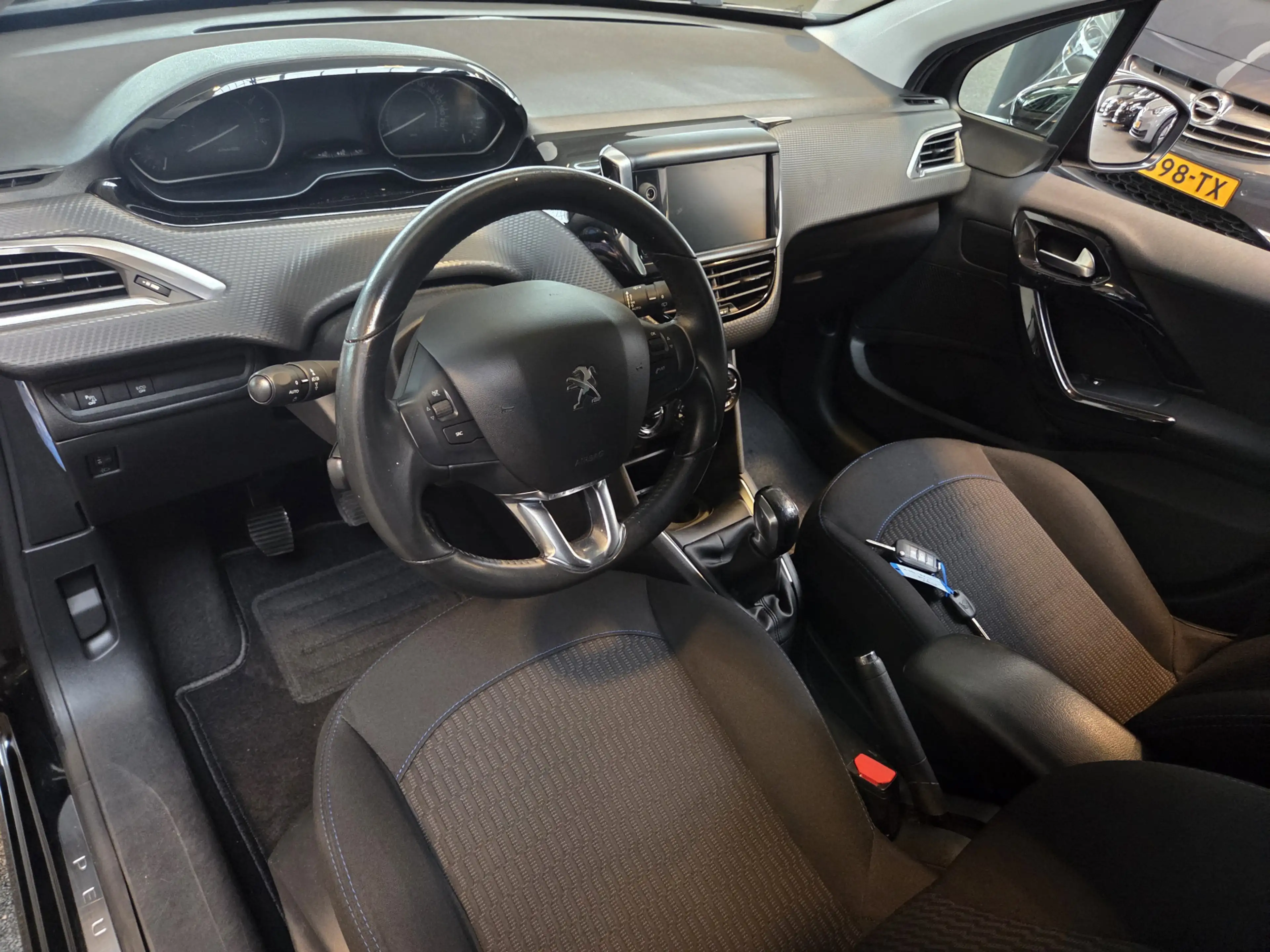 Peugeot 208 1.2 PureTech Signature / Recent nieuwe distributie — photo 14