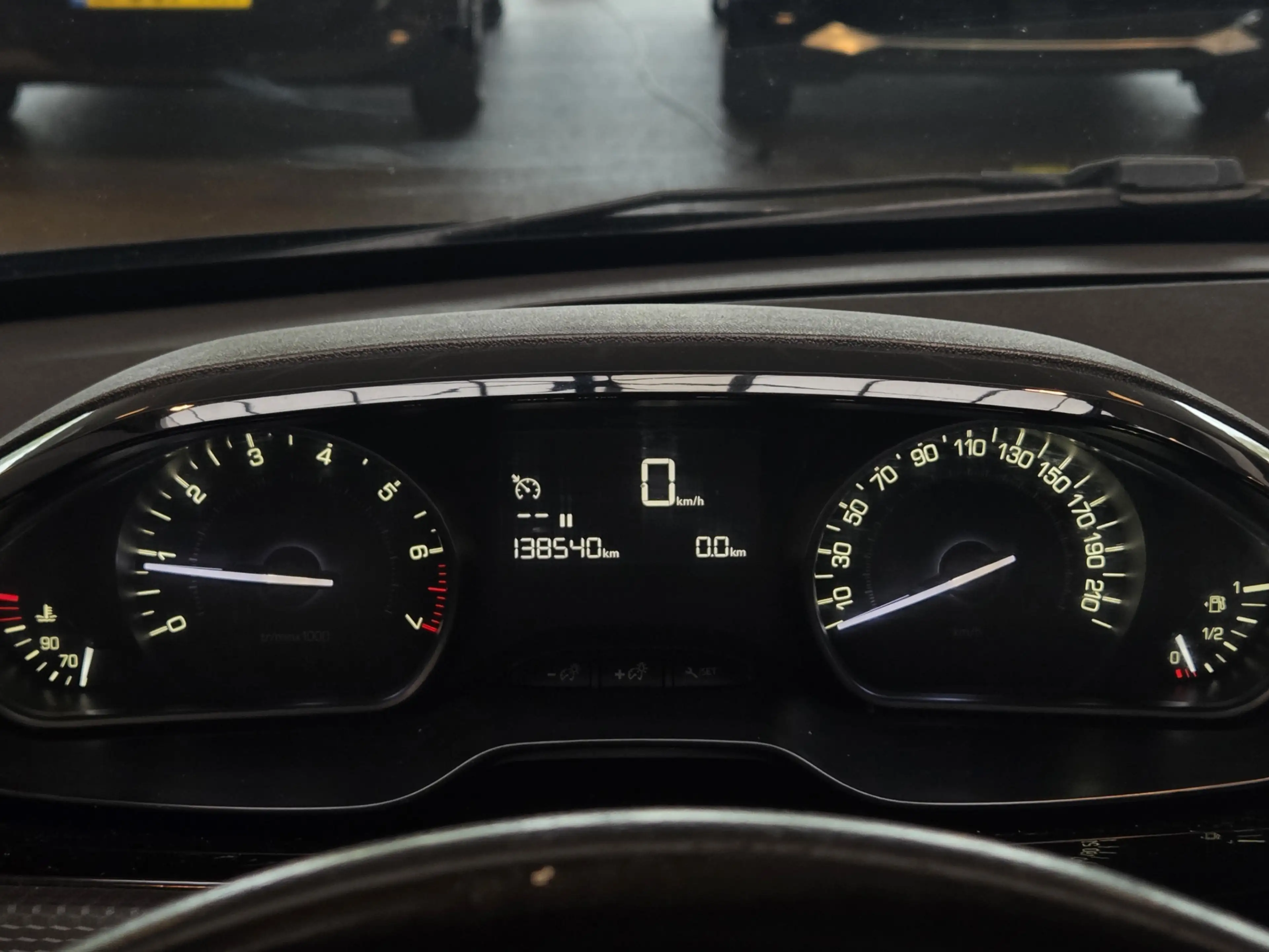 Peugeot 208 1.2 PureTech Signature / Recent nieuwe distributie — photo 21