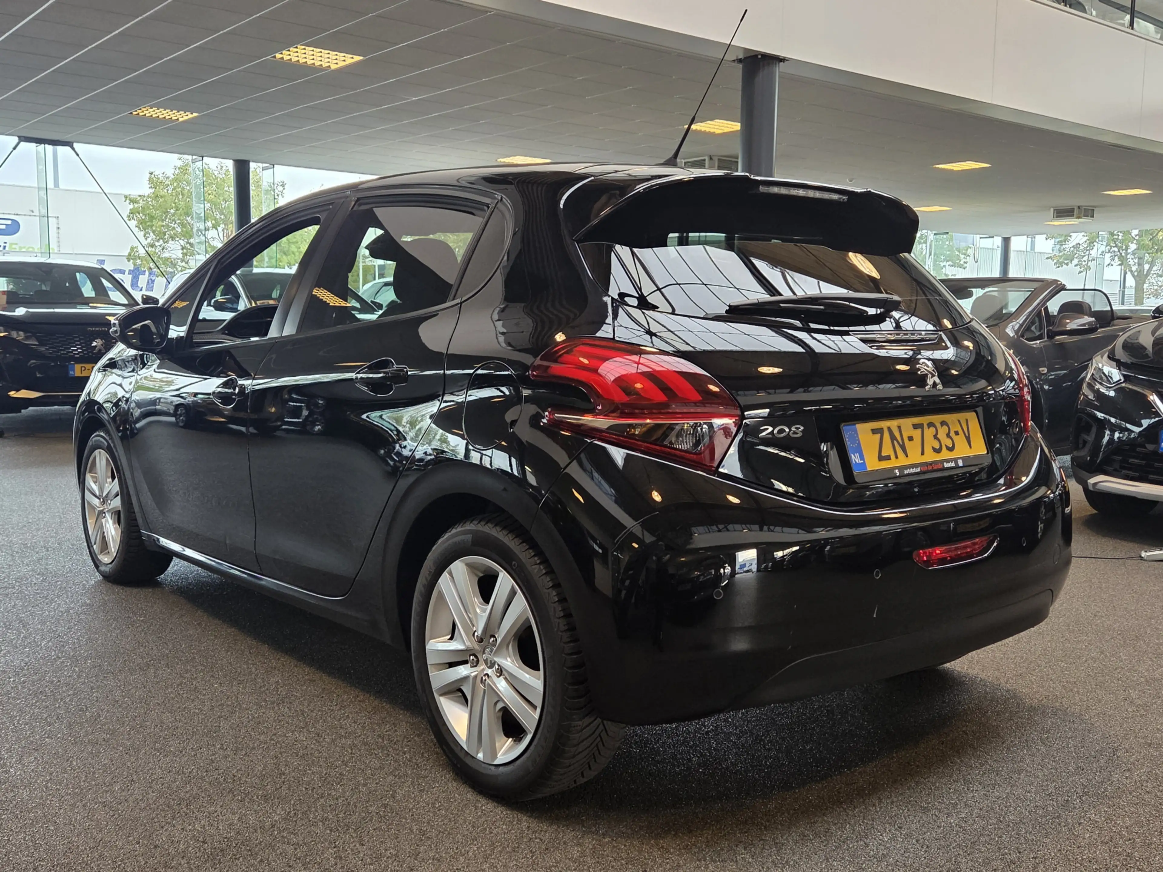 Peugeot 208 1.2 PureTech Signature / Recent nieuwe distributie — photo 3