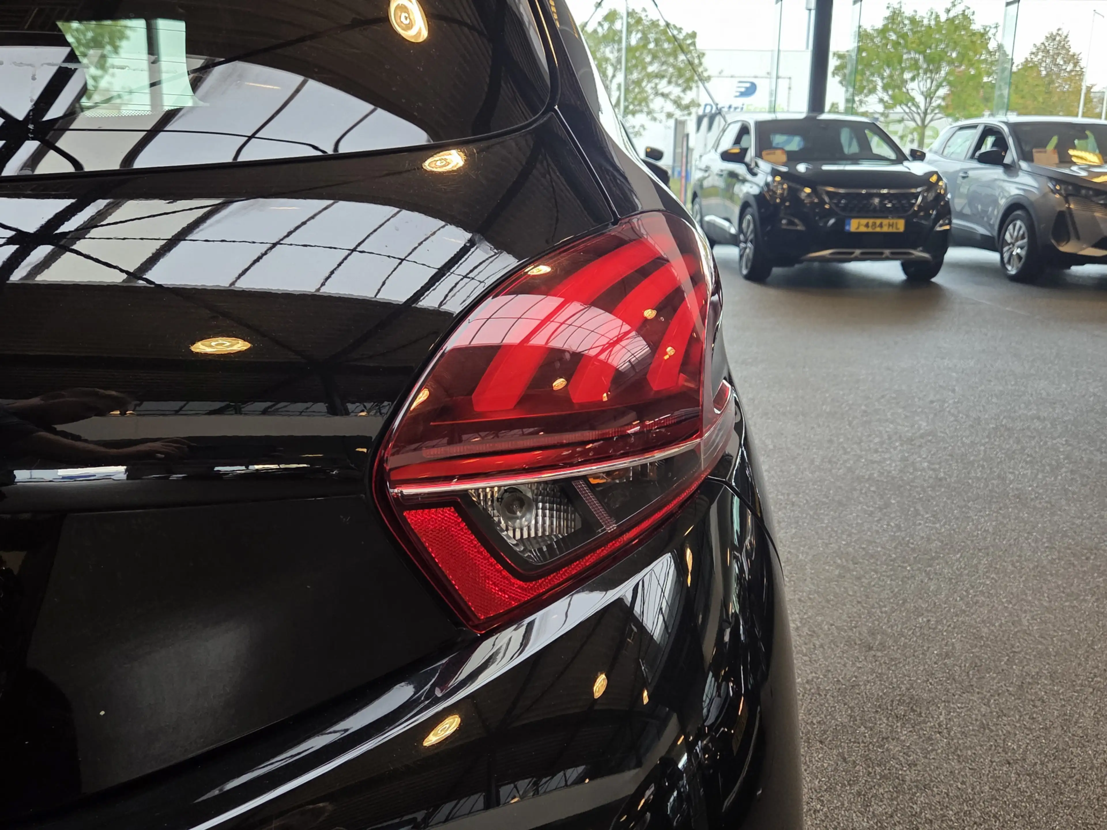 Peugeot 208 1.2 PureTech Signature / Recent nieuwe distributie — photo 10