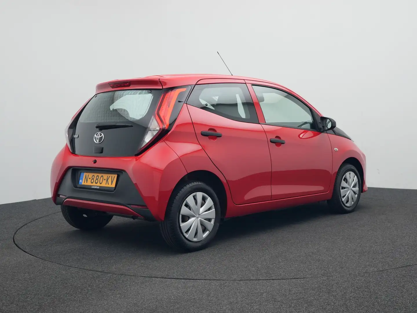 Toyota Aygo 1.0 VVT-i x-fun Rood - 2