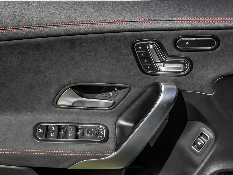 Mercedes-Benz CLA 250 e AMG Premium AHK Pano — photo 9