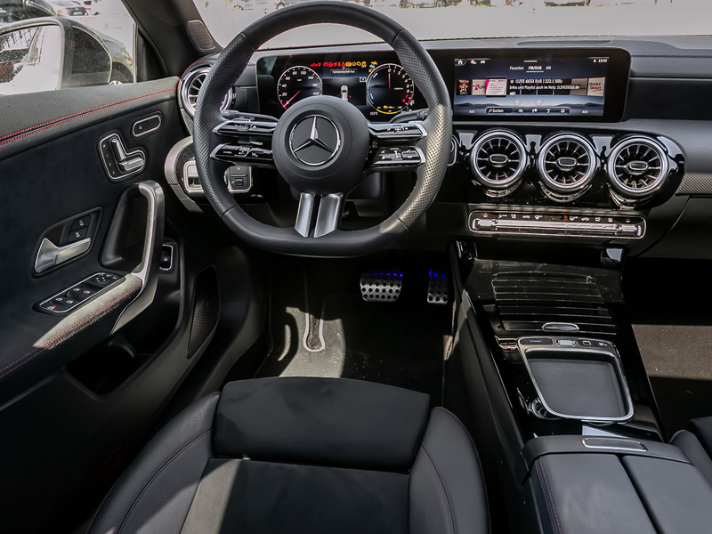 Mercedes-Benz CLA 250 e AMG Premium AHK Pano — photo 4