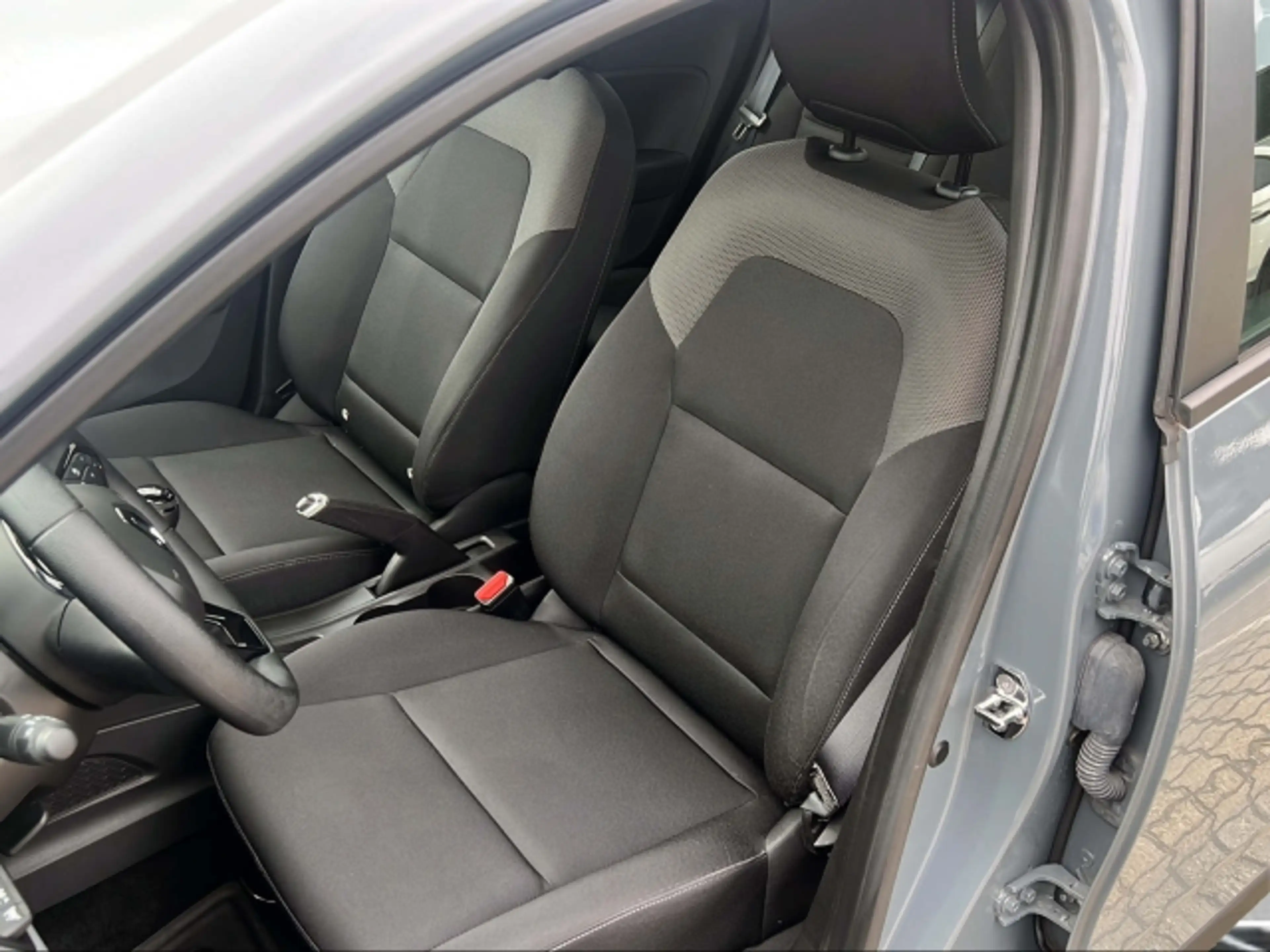 Renault Clio Life SCe 65 — photo 12
