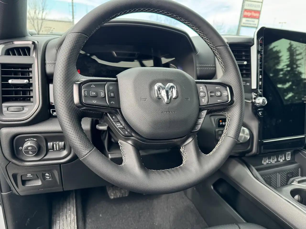 RAM 1500 снимка RAM 1500
