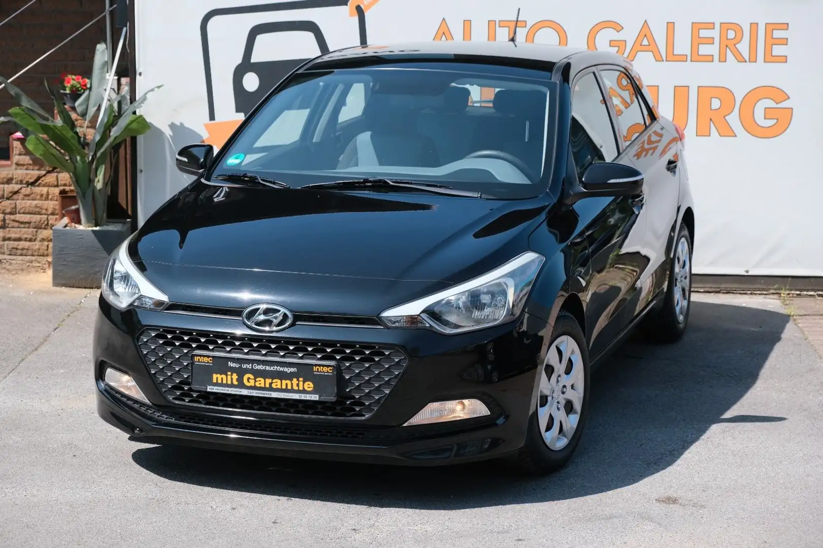 Hyundai i20 Go 1. HAND KLIMA SCHECKHEFT TÜV UND SERVICE Černá - 1