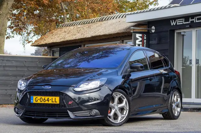 Ford Focus 2.0 EcoBoost ST-2 Schuifdak I Revo Technik Tuning