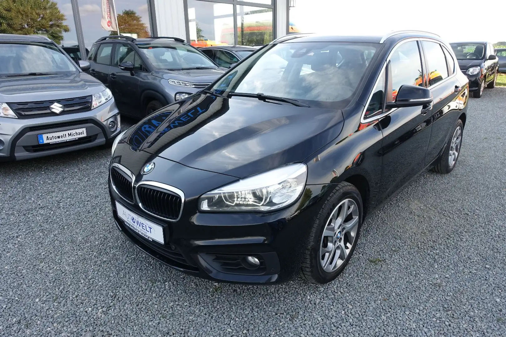BMW 218 d Aut.KLIMAAUT LED NAV SITZH lück.Scheckheft Schwarz - 2