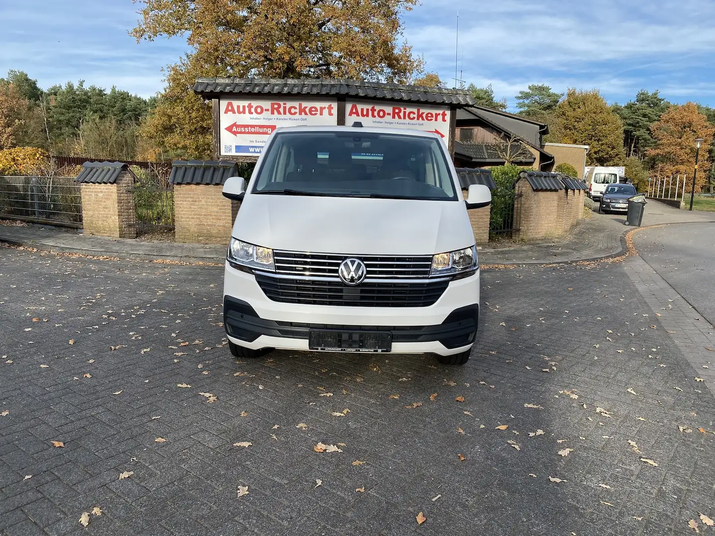 Volkswagen T6.1 Transporter Caravelle Comfortline lang, STHZ, AHK, 9 Sitzer Blanc - 2