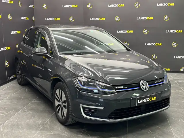 Volkswagen Golf view 3