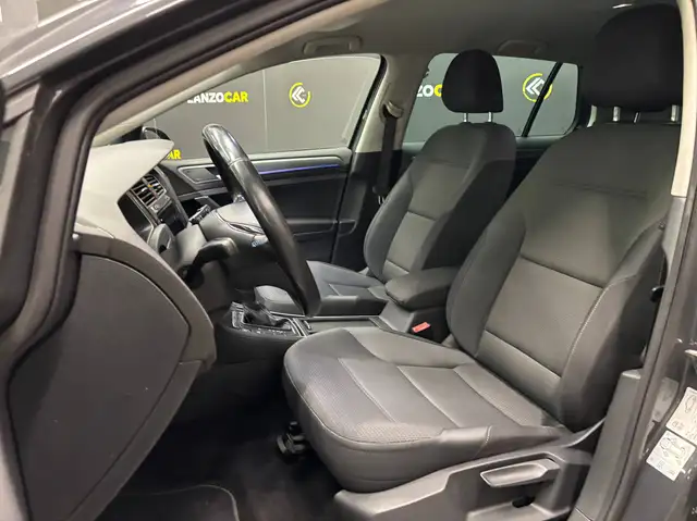 Volkswagen Golf view 9