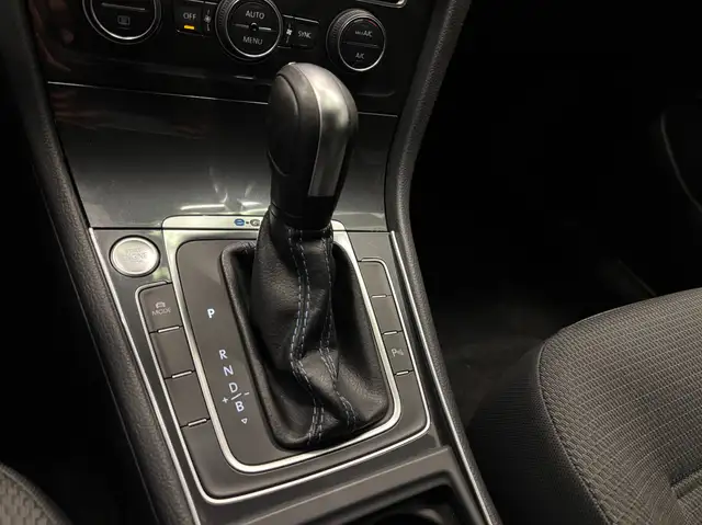 Volkswagen Golf view 10