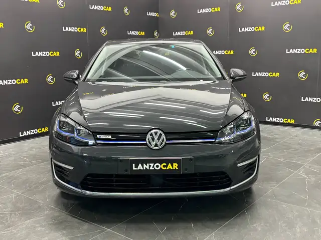 Volkswagen Golf view 2