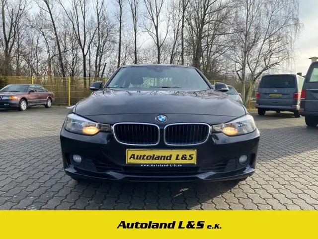BMW 320 i xDrive,PDC,SH,Navi,1.Hand,Scheckheft BMW,WKR,