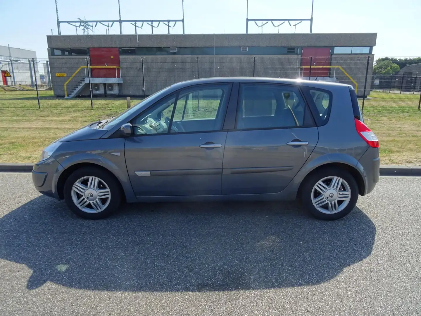 Renault Scenic 1.6-16V Tech Line Gris - 2