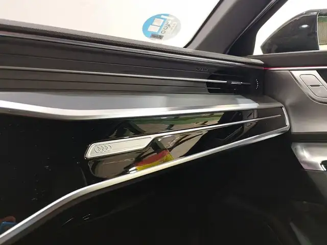 Audi A6 view 12